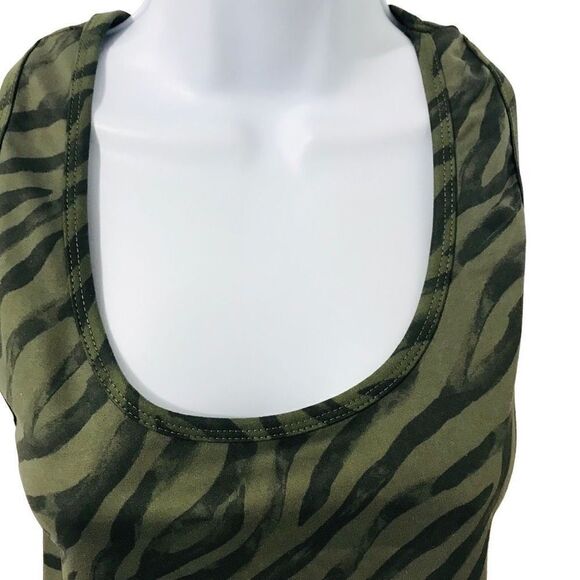 Evolution and creation camo sports bra without pads size M.      A266￼ - Picture 4 of 7